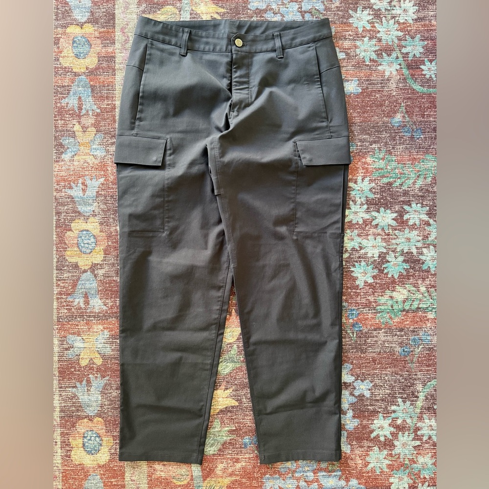 Lululemon men’s cargo pants 33